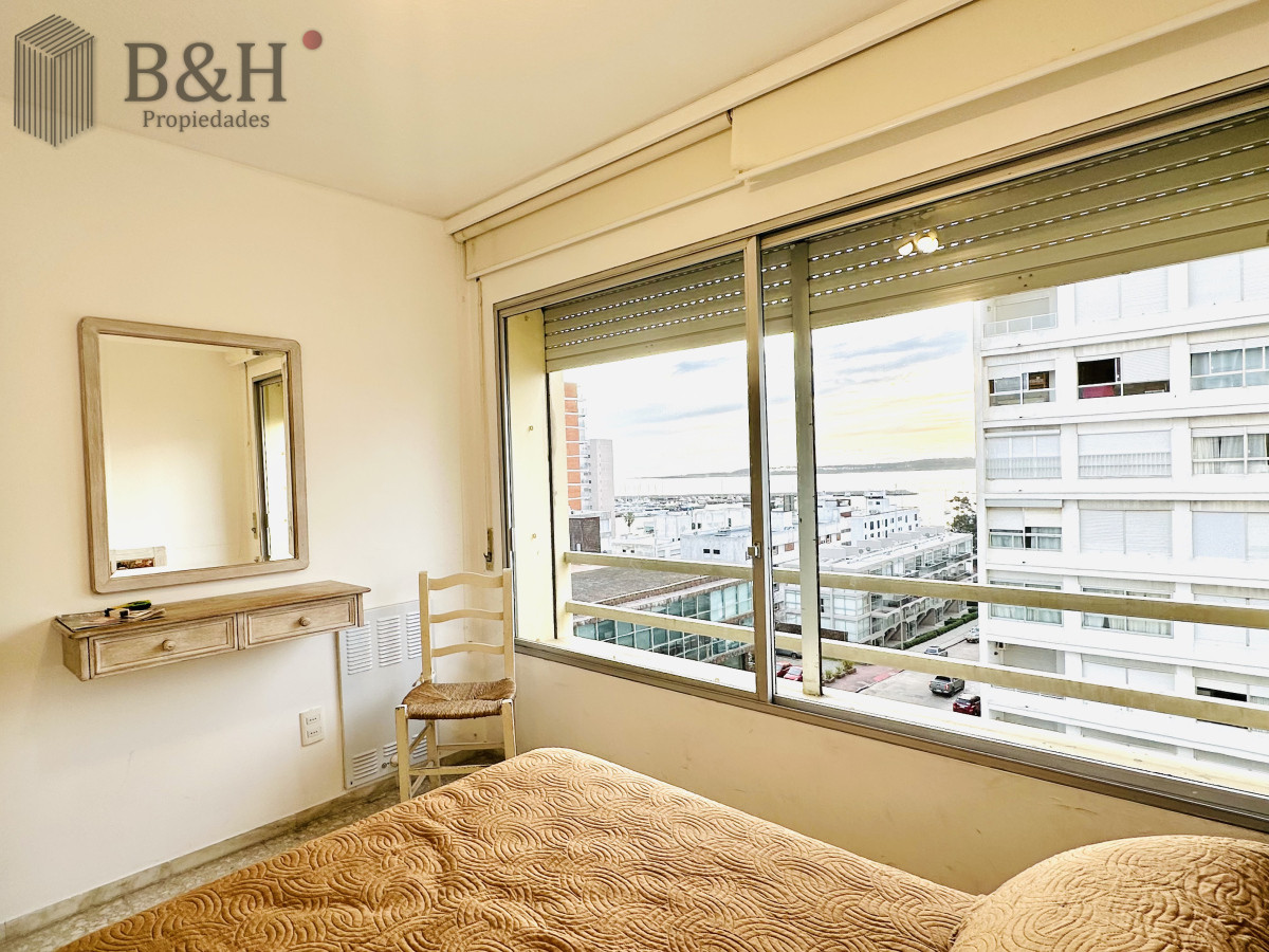 Apartamento ID.6888 - Venta de apartamento en Península de Punta del este con 3 dormitorios y 2 baños reciclado 