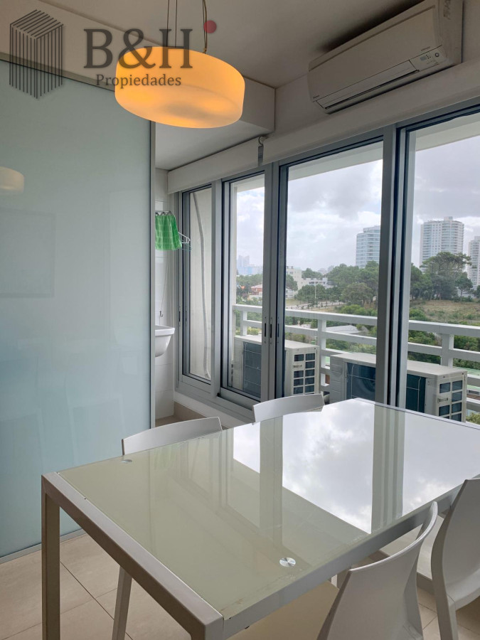 Apartamento ID.1233 - Venta y alquiler de departamento esquinero de tres dormitorios mas dependencia de servicio, Torre LE PARC, playa Brava. Punta del Este