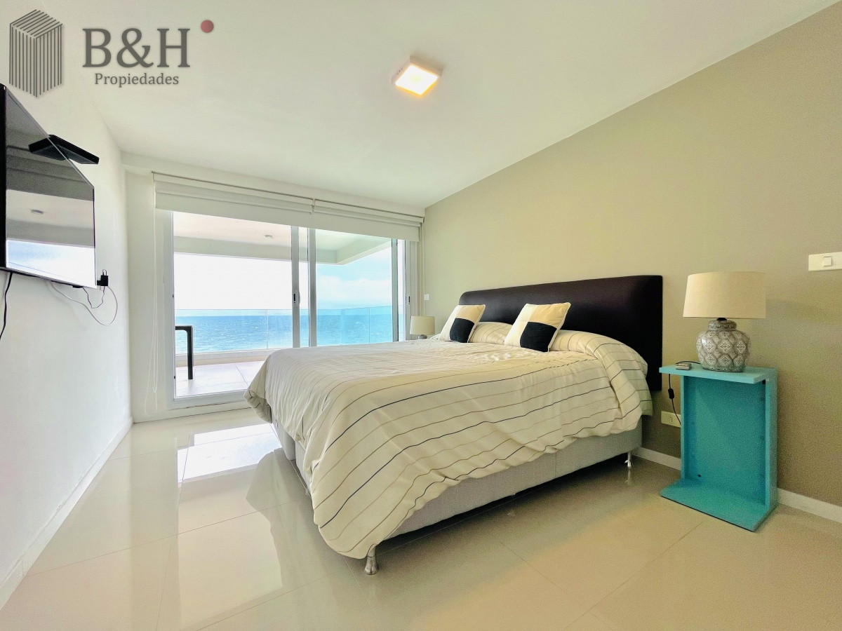 Apartamento ID.350 - Apartamento de 3 Dormitorios y Parrillero Frente al Mar, Playa Mansa