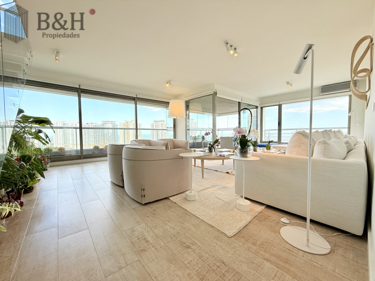 Apartamento ID.6402 - Apartamento Penthouse finamente decorado de 3 dormitorios con parrillero propio en alquiler temporario, Roosevelt Brava, Punta del Este