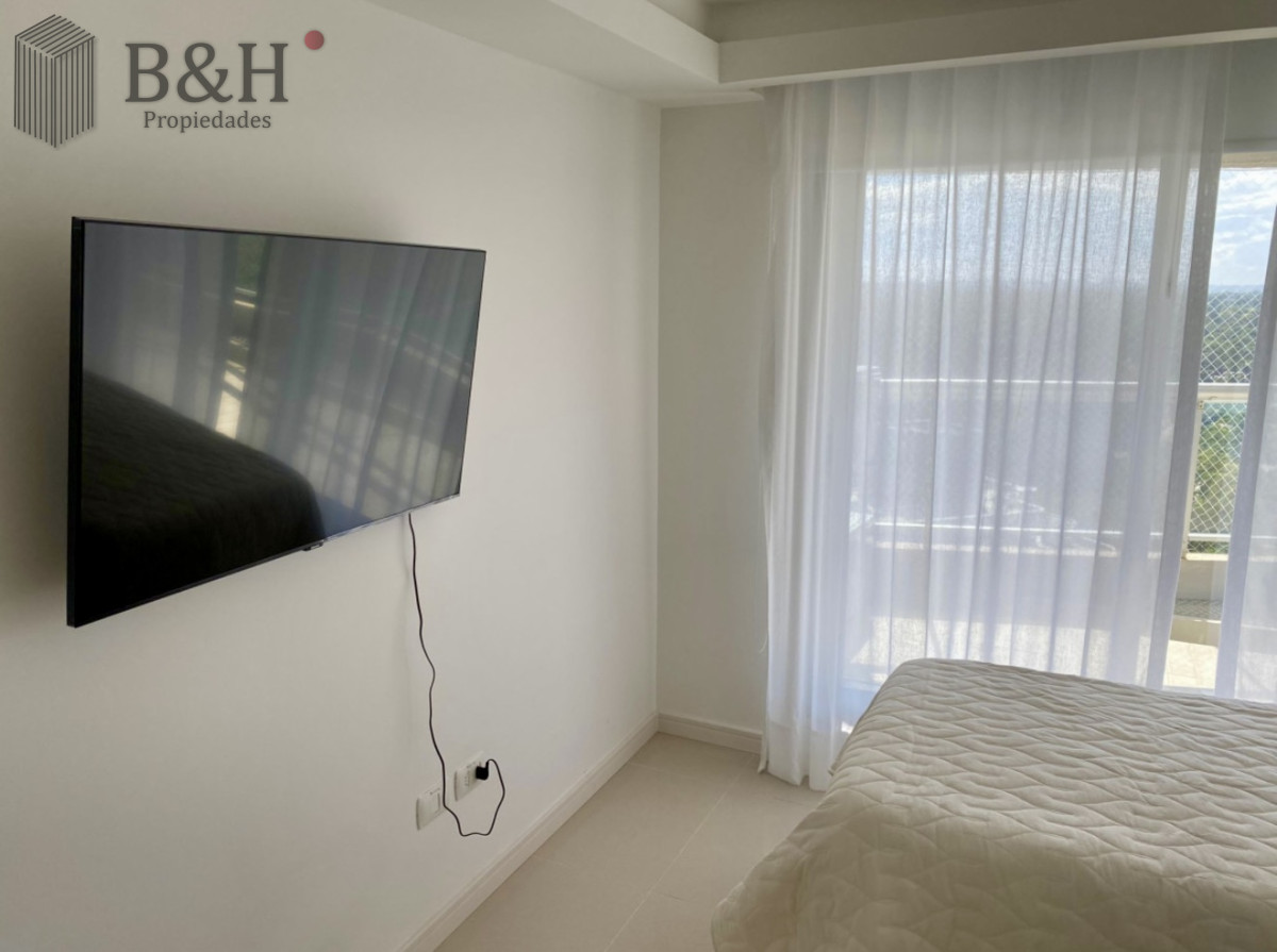 Apartamento ID.5905 - Alquiler temporal de apartamento piso alto de 2 dormitorios más servicio en playa brava 