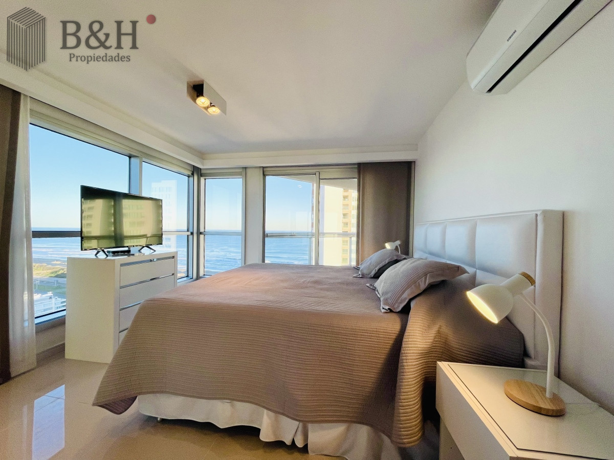 Apartamento ID.3262 - Apartamento de 3 Dormitorios y Dependencia, con Parrillero y Vista al Mar en Playa Brava, Punta del Este 