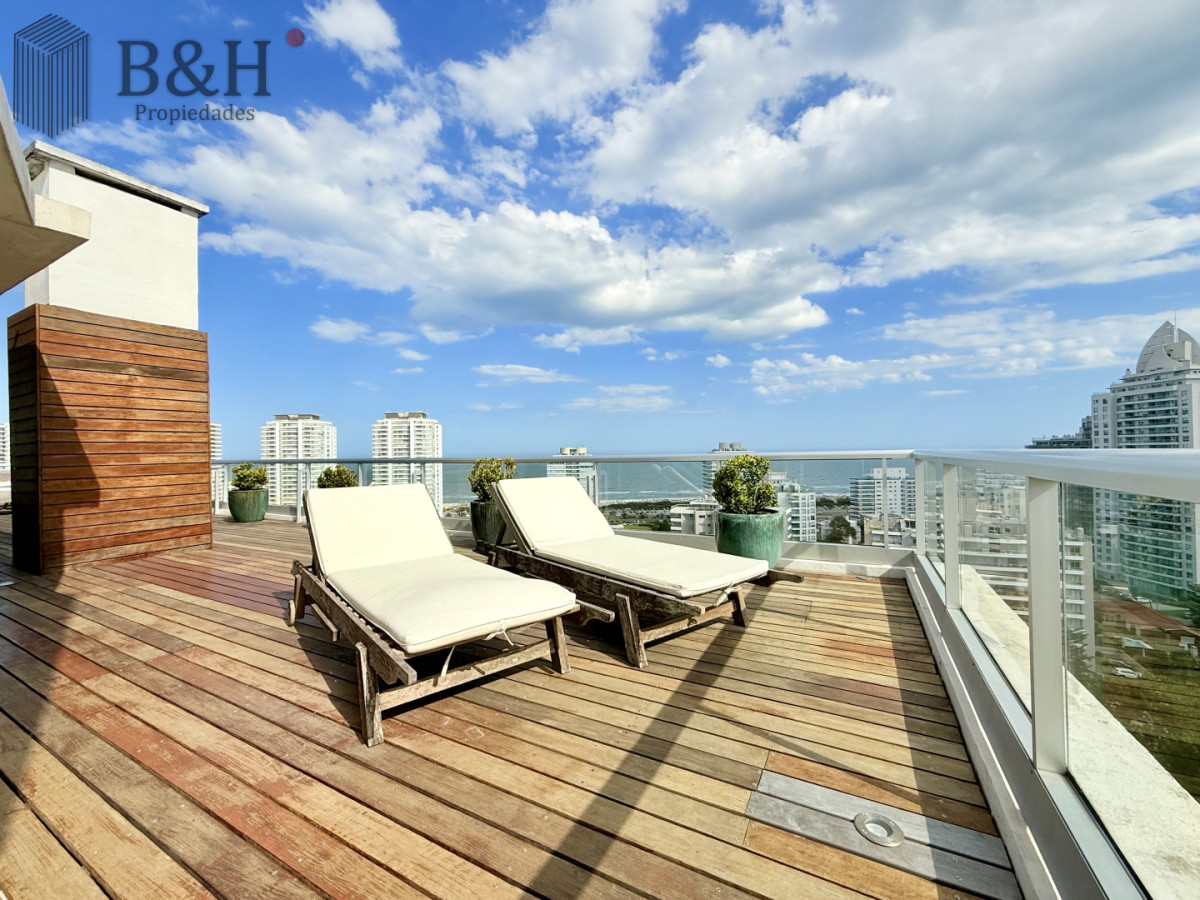Apartamento ID.6402 - Apartamento Penthouse finamente decorado de 3 dormitorios con parrillero propio en alquiler temporario, Roosevelt Brava, Punta del Este