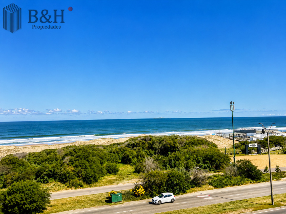 Apartamento ID.7890 - Penthouse de 3 Dormitorios con Barbacoa en Primera Línea del Mar, Playa Brava Punta del Este