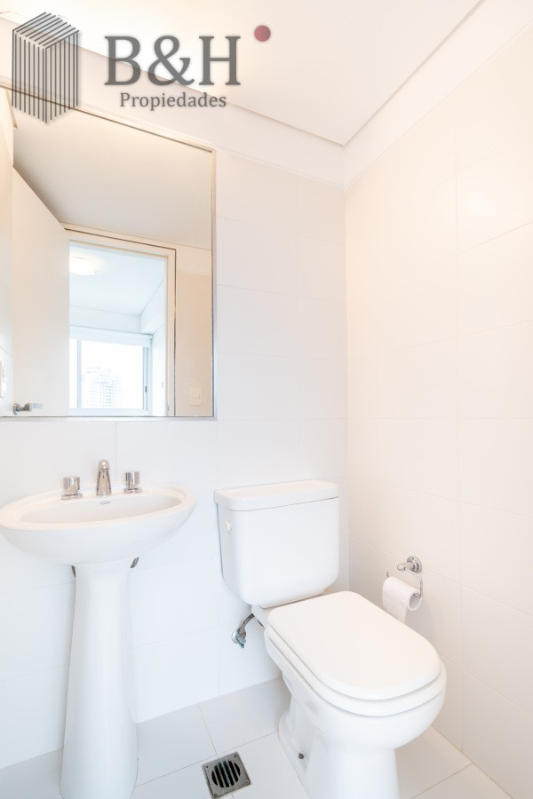 Apartamento ID.5732 - Venta y alquiler temporario de apartamento de tres dormitorios mas dependencia de servicio en Playa Brava