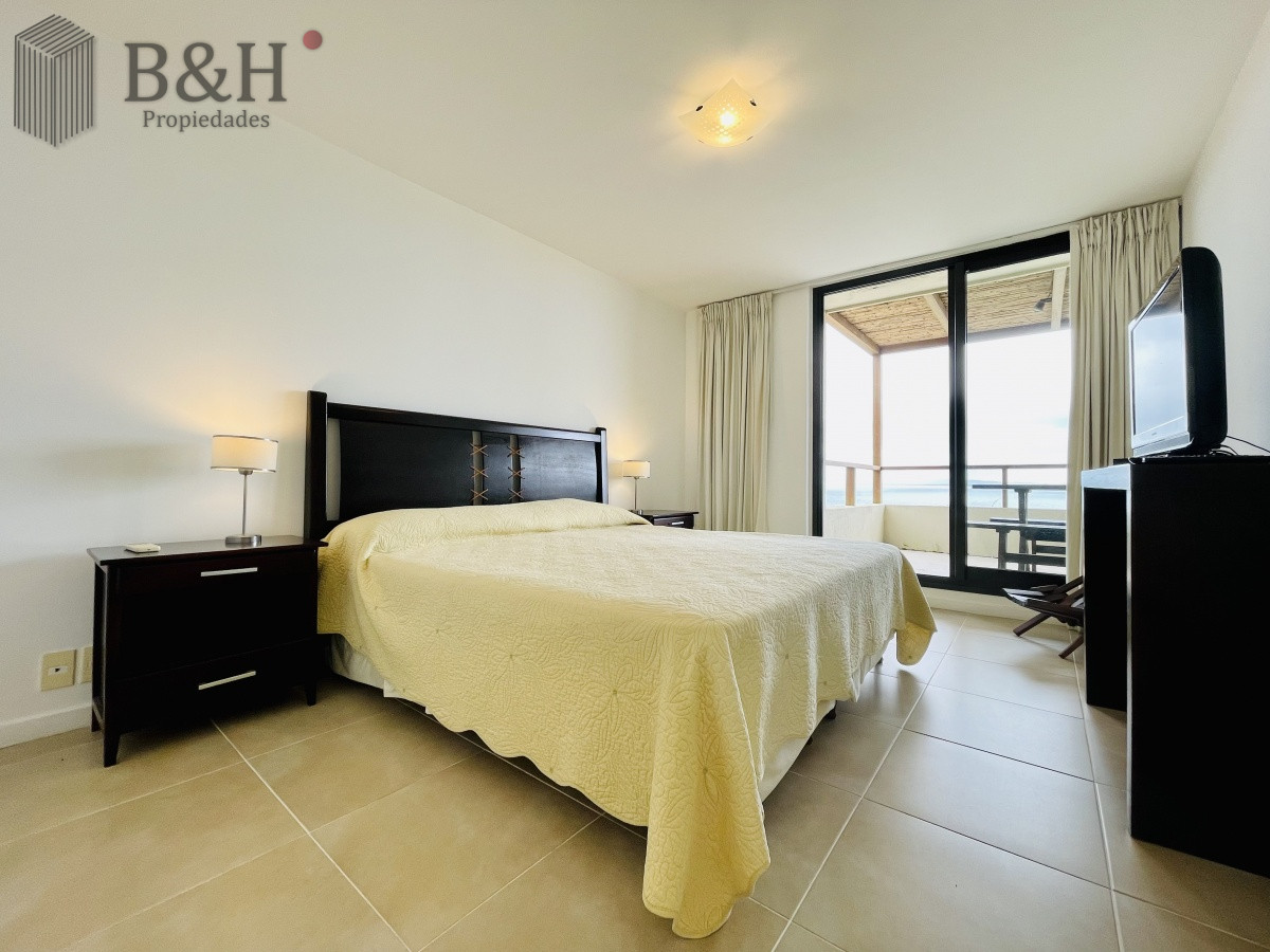 Apartamento ID.4491 - Venta de apartamento de dos dormitorios con parrillero en complejo privado de Punta Ballena