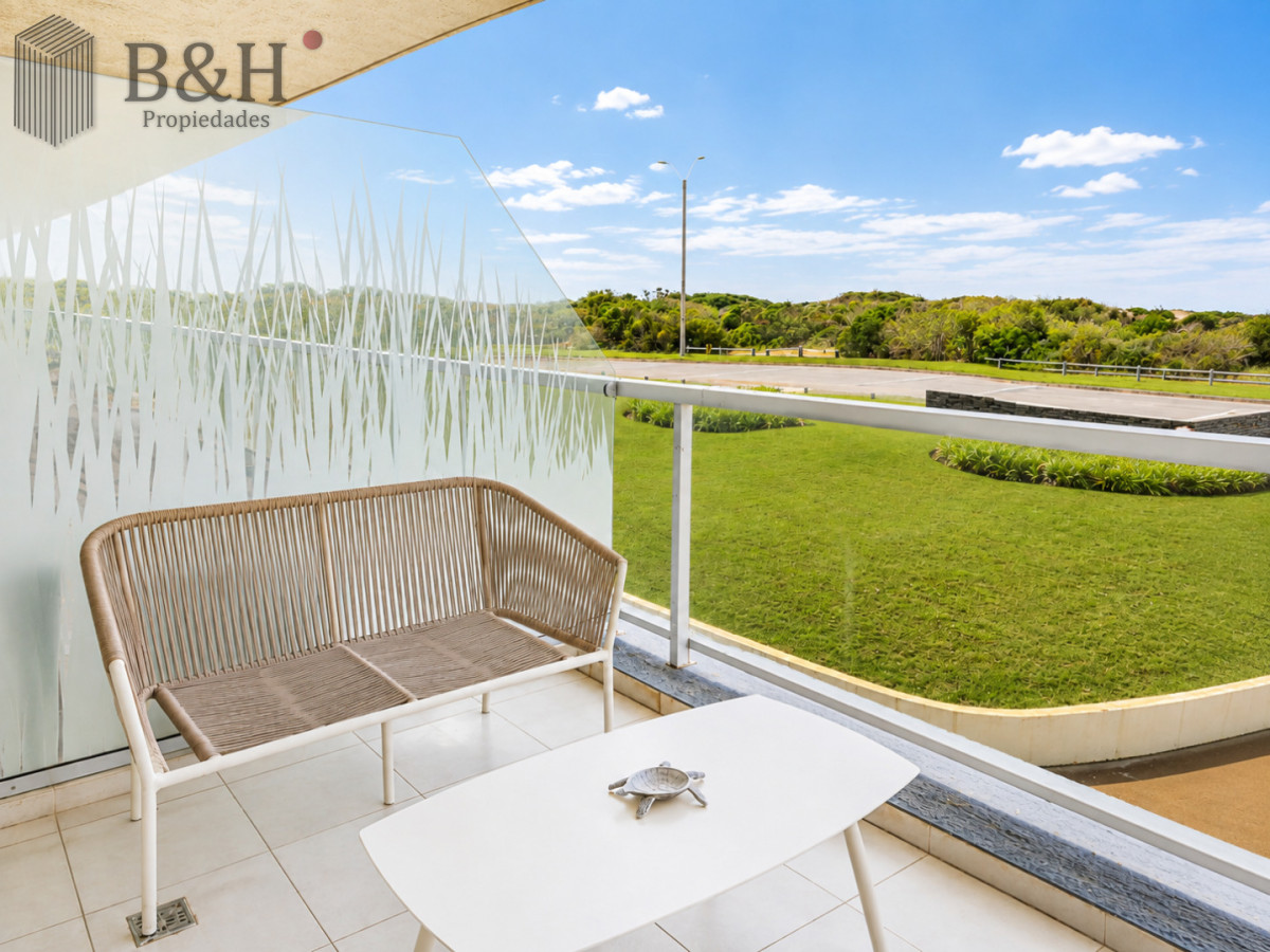 Apartamento ID.7480 - Apartamento de 3 Dormitorios en Primera Línea del Mar, Playa Brava Punta del Este