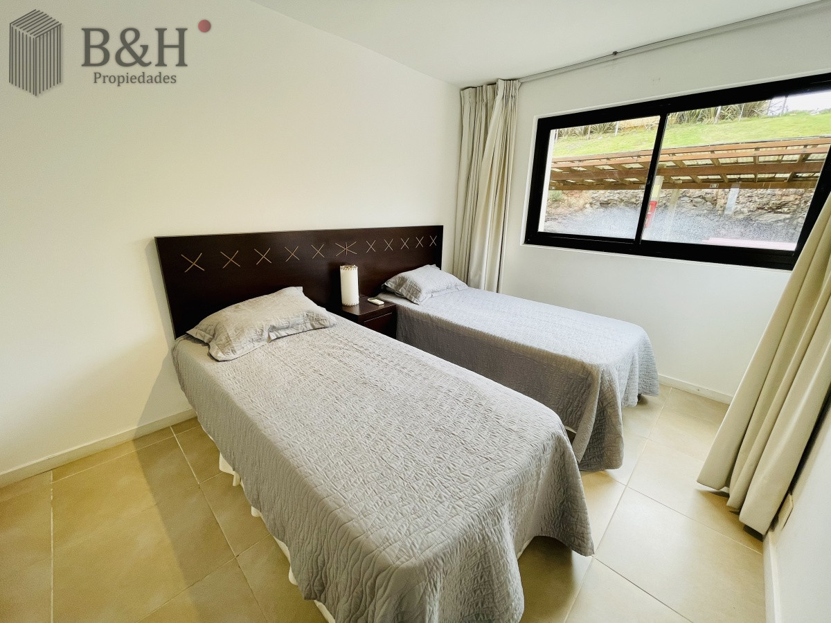 Apartamento ID.4491 - Venta de apartamento de dos dormitorios con parrillero en complejo privado de Punta Ballena