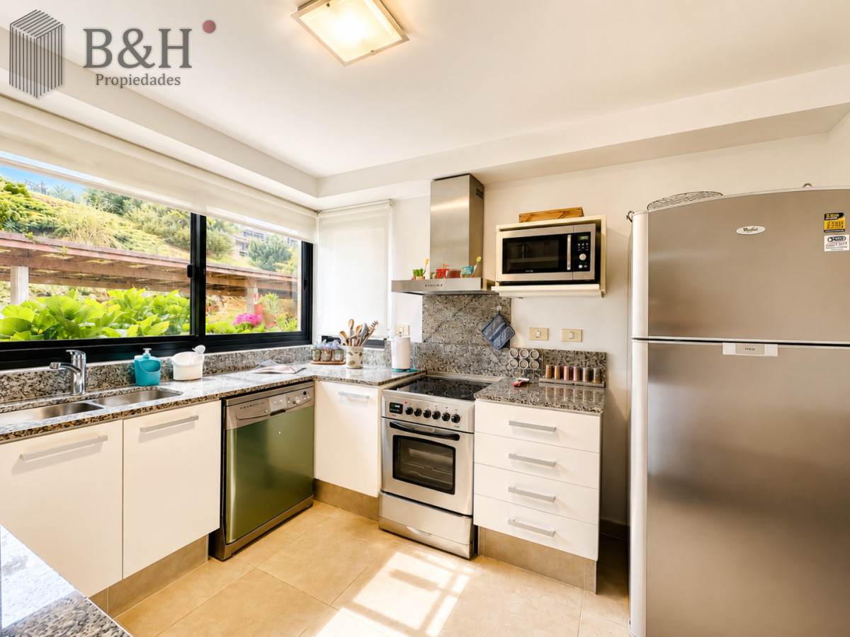 Apartamento ID.6472 - Excelente y amplio departamento duplex en venta de 3 dormitorios mas dependencia con parrillero, Punta Ballena