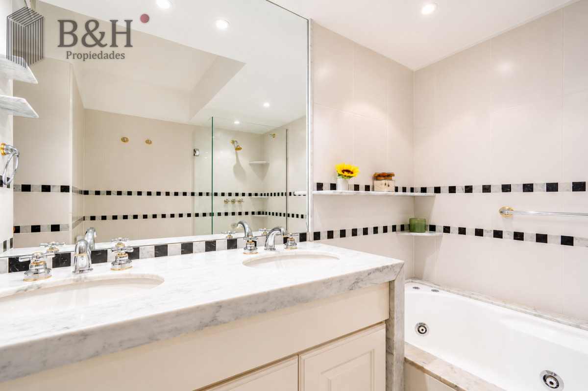 Apartamento ID.7942 - Exclusivo Penthouse de 6 Dormitorios y Barbacoa en Venta Frente al Mar, Rincón del Indio Punta del Este