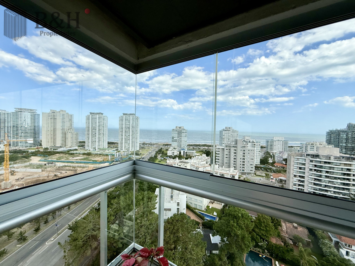 Apartamento ID.6402 - Apartamento Penthouse finamente decorado de 3 dormitorios con parrillero propio en alquiler temporario, Roosevelt Brava, Punta del Este