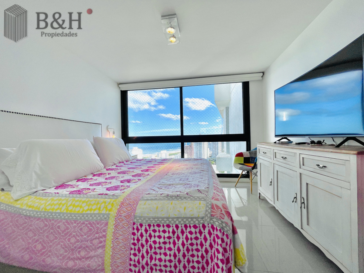 Apartamento ID.4465 -  Exclusivo Penthouse de 3 Dormitorios con Vistas panorámicas a Playa Brava, en Venta