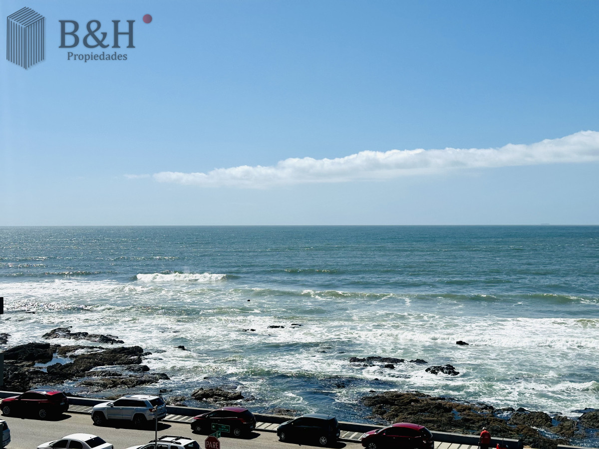 Apartamento ID.4141 - Alquiler y venta de apartamento con vista al Mar en Península de 3 dormitorios mas dependencia
