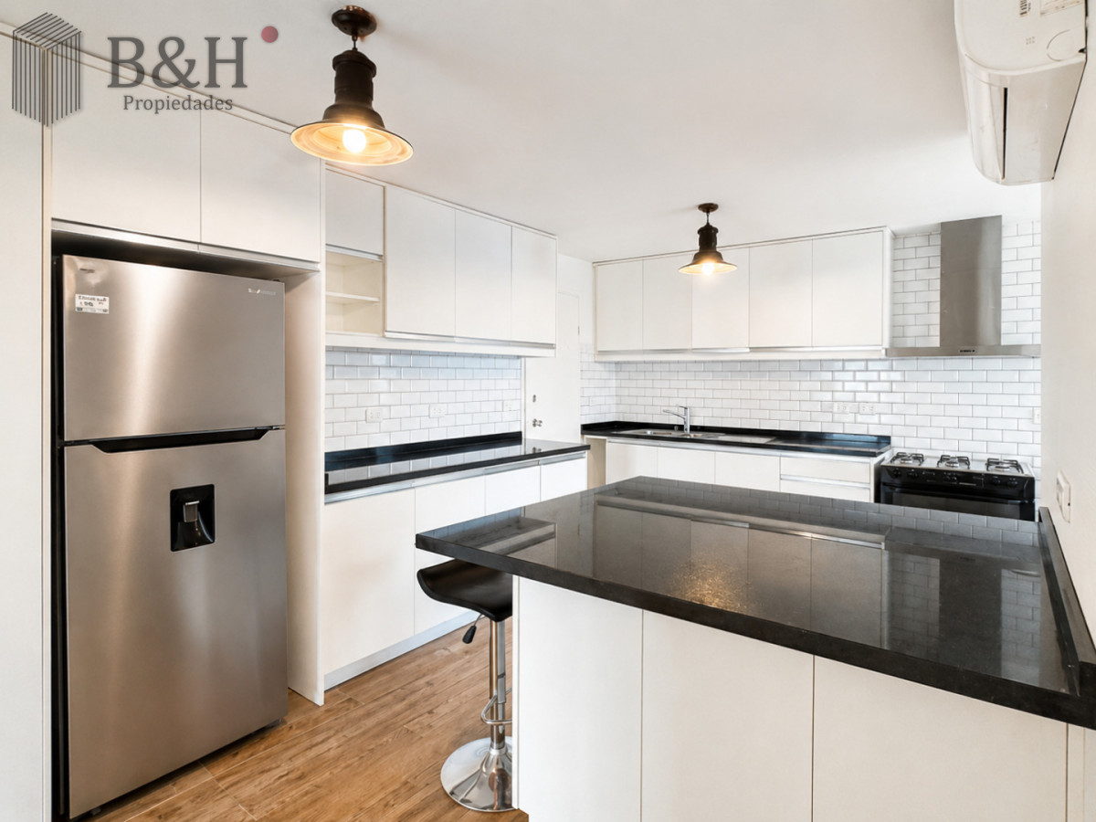 Apartamento ID.319 - Venta y alquiler anual de amplio apartamento de tres dormitorios completamente reciclado sobre Roosevelt, Punta del Este