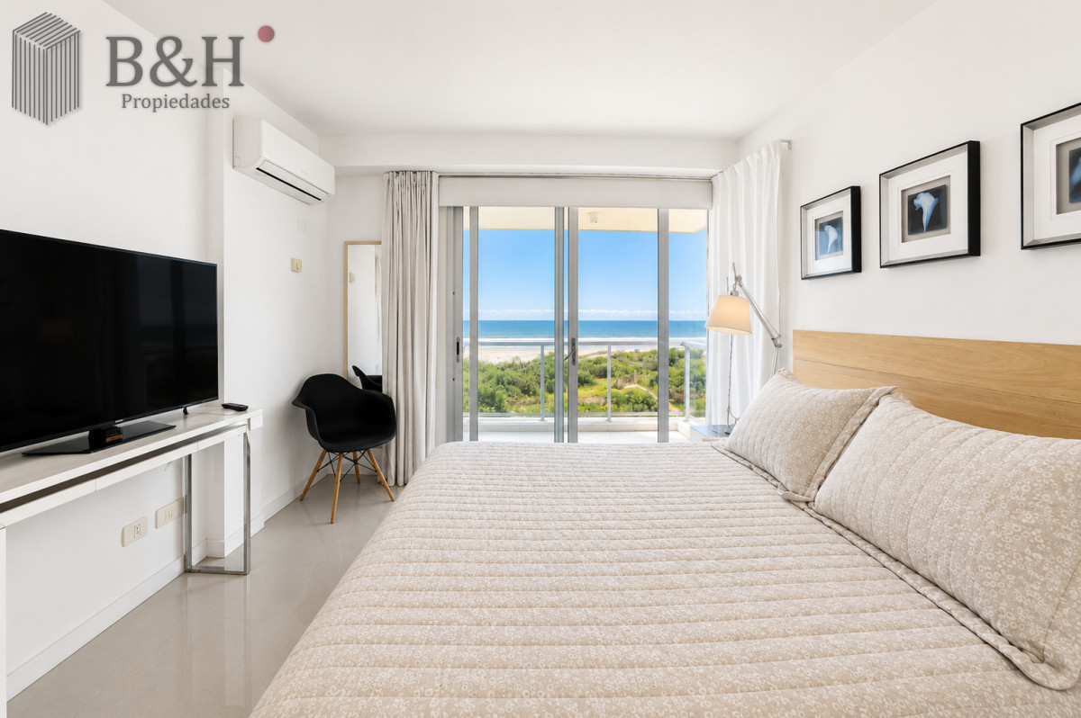 Apartamento ID.7890 - Penthouse de 3 Dormitorios con Barbacoa en Primera Línea del Mar, Playa Brava Punta del Este