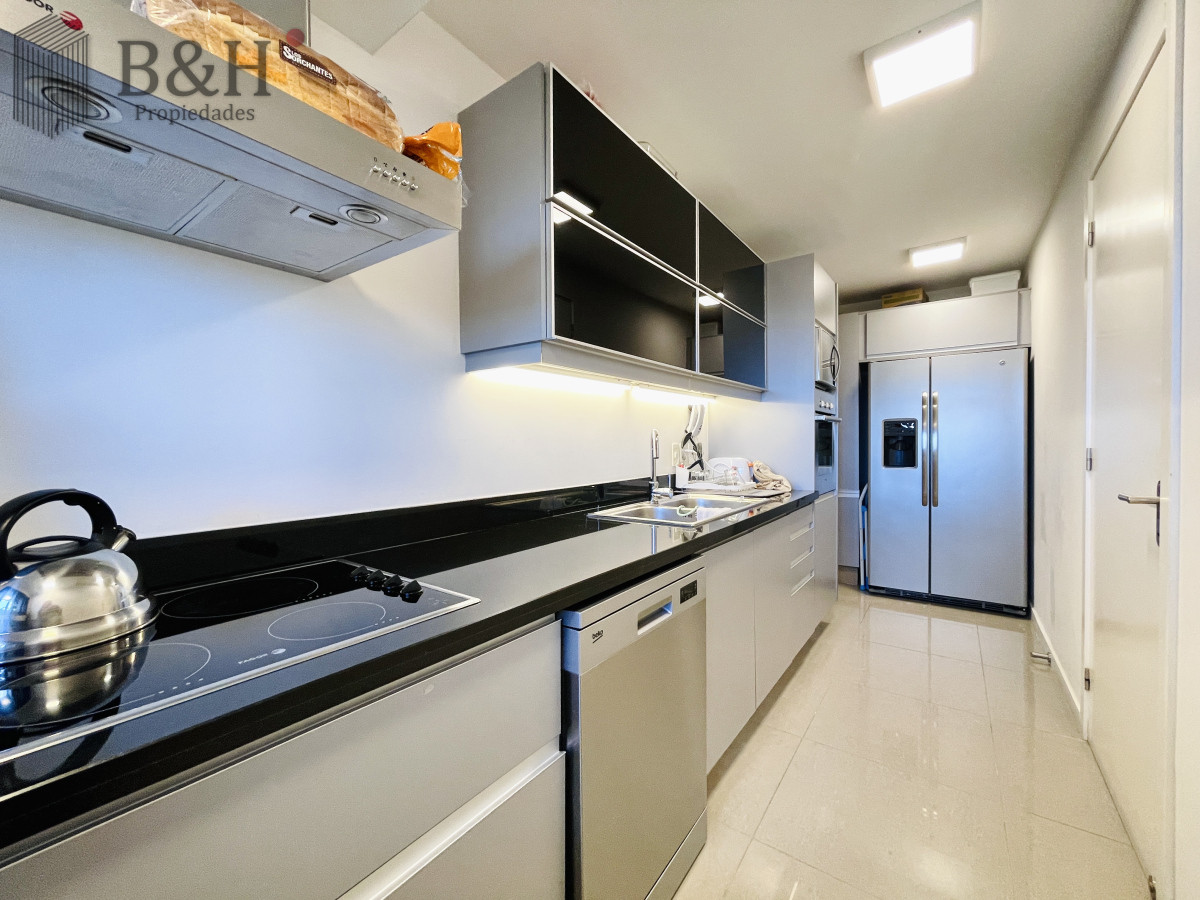 Apartamento ID.4465 -  Exclusivo Penthouse de 3 Dormitorios con Vistas panorámicas a Playa Brava, en Venta