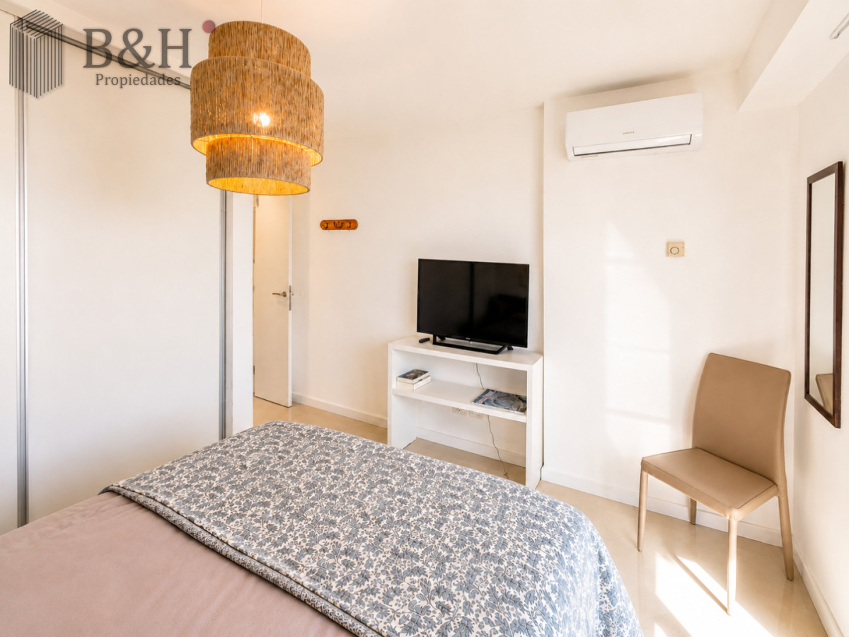 Apartamento ID.7480 - Apartamento de 3 Dormitorios en Primera Línea del Mar, Playa Brava Punta del Este