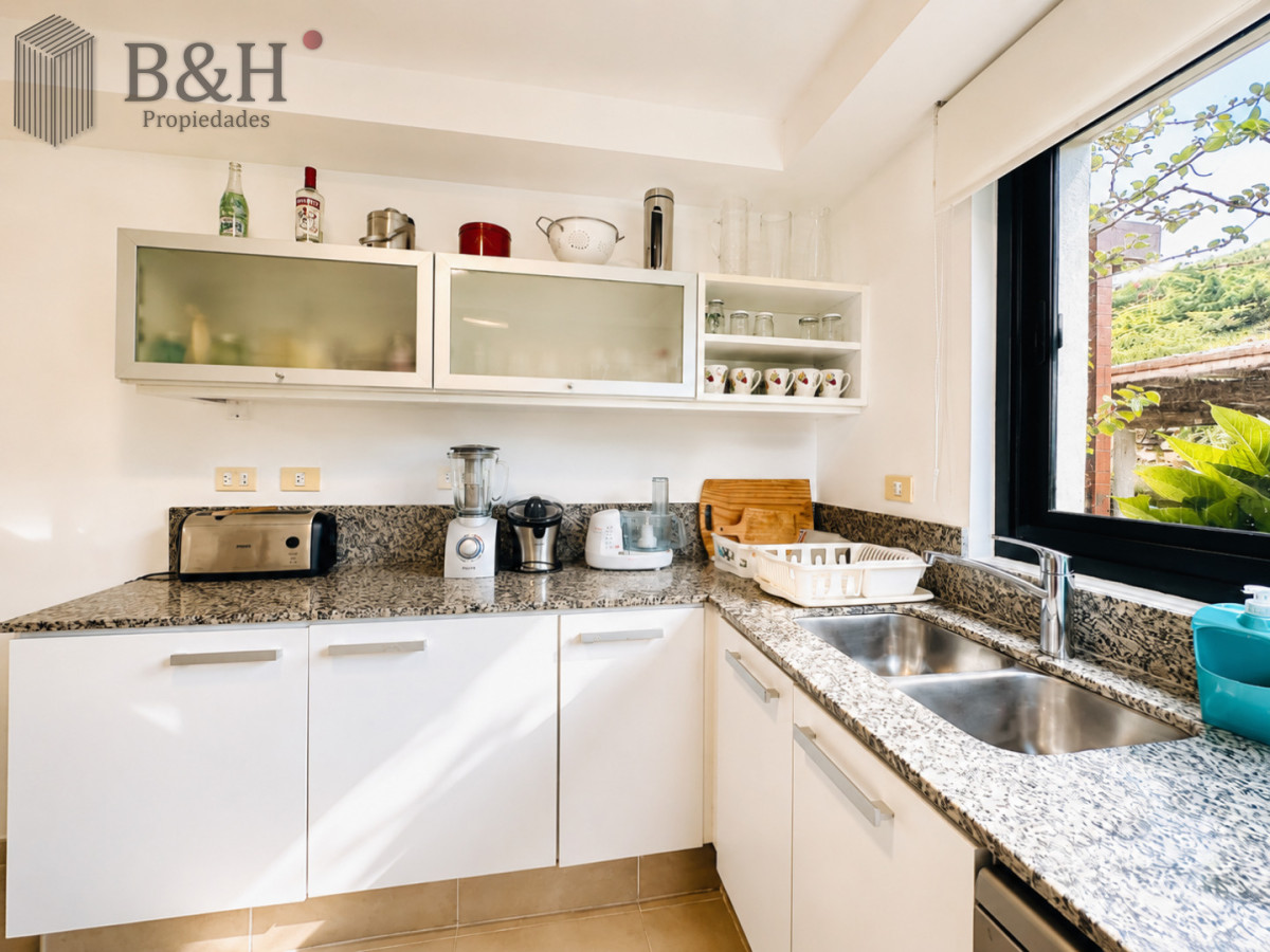 Apartamento ID.6472 - Excelente y amplio departamento duplex en venta de 3 dormitorios mas dependencia con parrillero, Punta Ballena