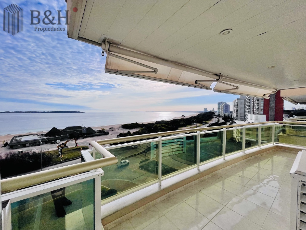 Apartamento ID.2030 - Apartamento de 3 Dormitorios sobre Playa Mansa, en Venta y Alquiler