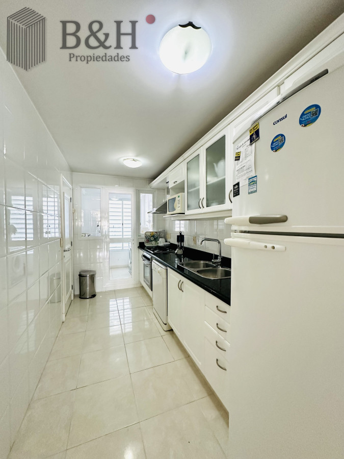 Apartamento ID.3748 - Alquiler temporario de Apartamento de 2 suites sobre Playa Mansa, Primera Línea