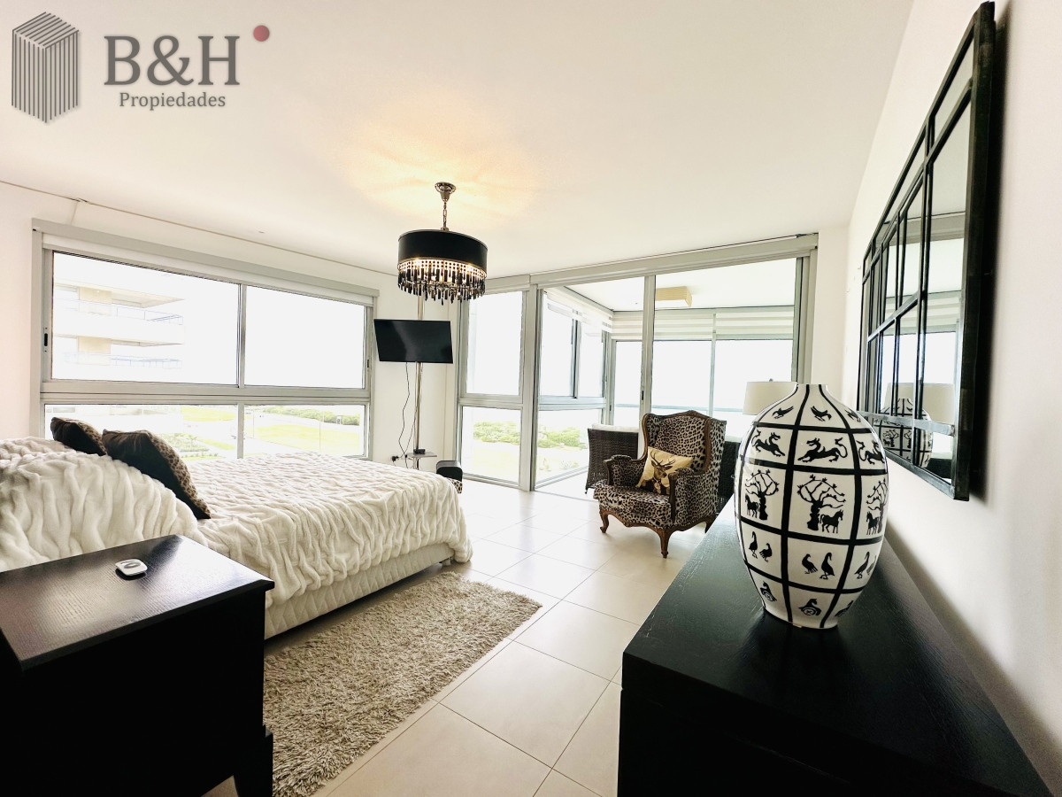 Apartamento ID.2690 - Oportunidad en Venta y Alquiler temporal de maravilloso departamento esquinero en Torre Le Parc, Playa Brava, Punta del Este