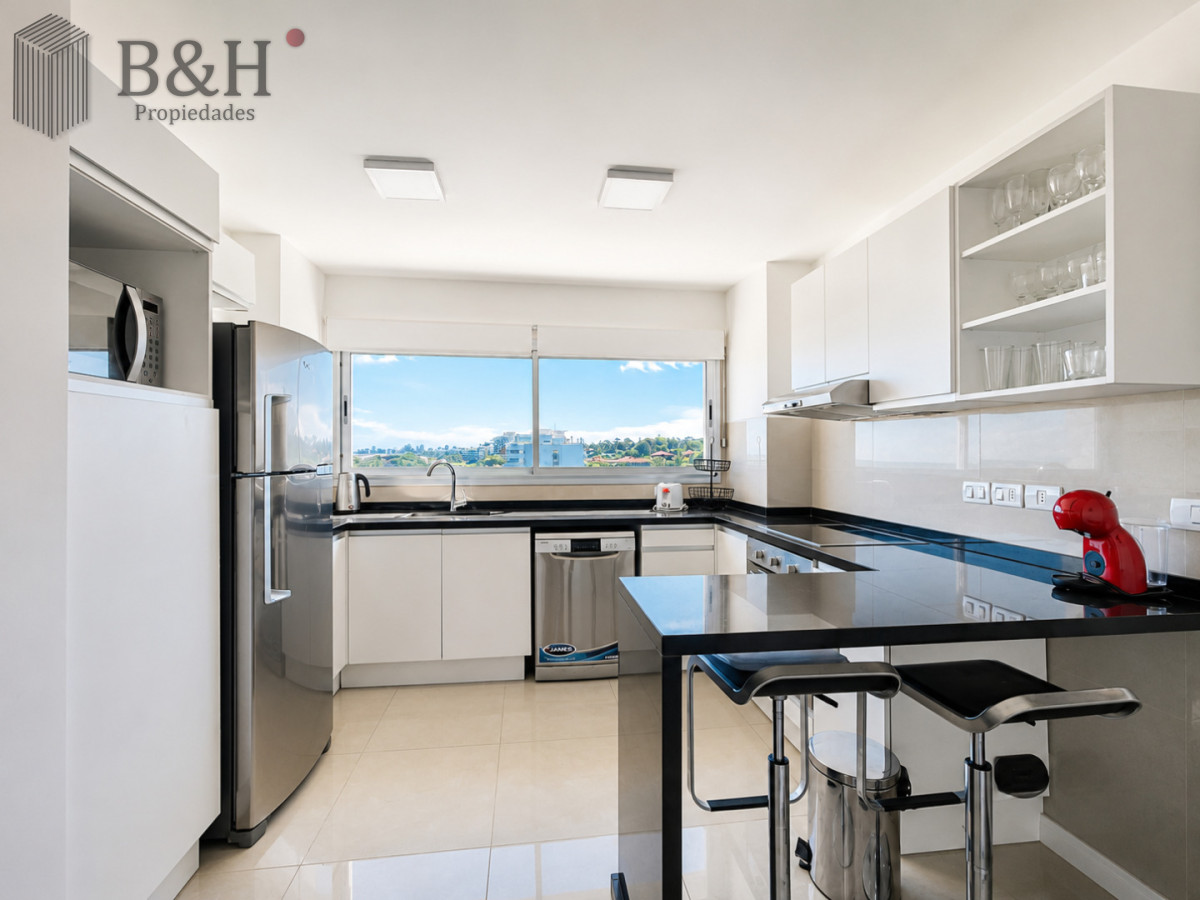 Apartamento ID.7890 - Penthouse de 3 Dormitorios con Barbacoa en Primera Línea del Mar, Playa Brava Punta del Este