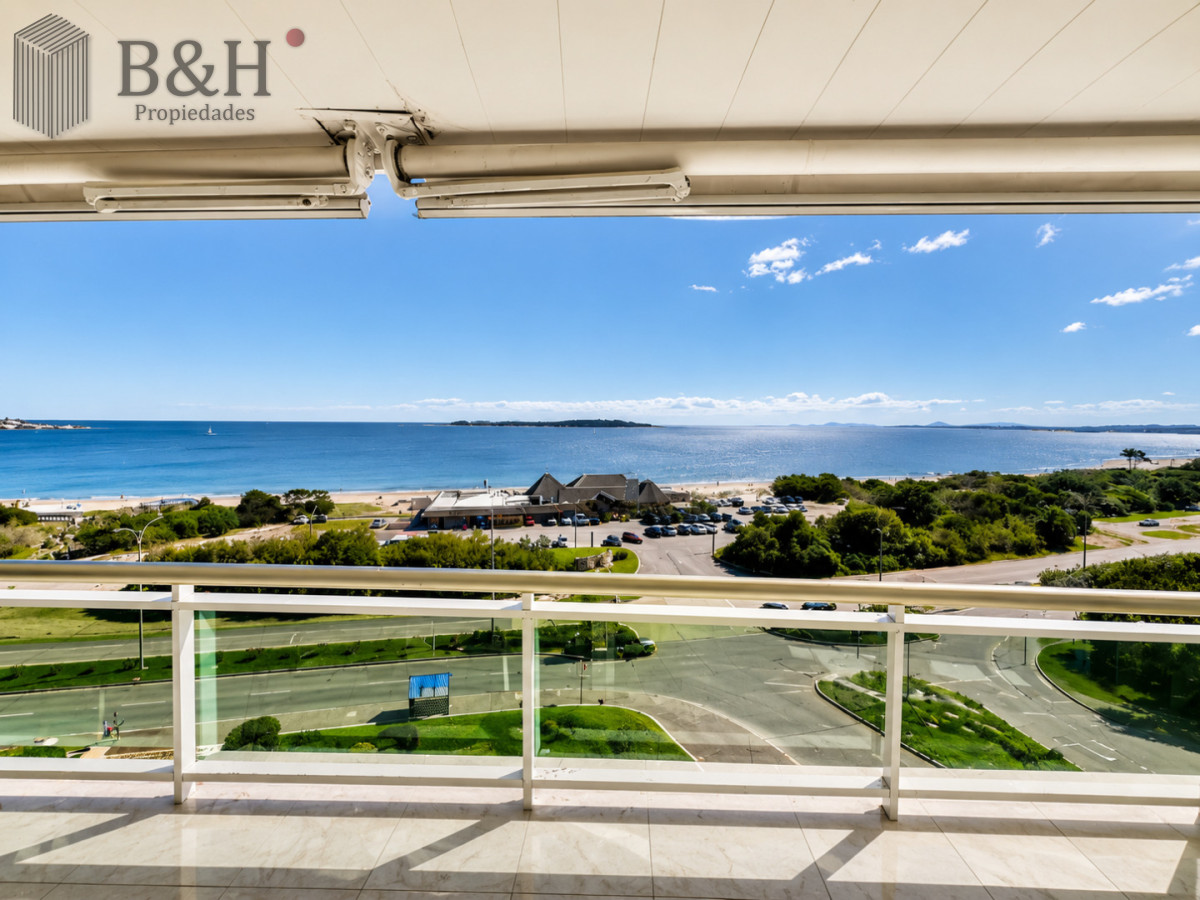 Apartamento ID.2030 - Apartamento de 3 Dormitorios sobre Playa Mansa, en Venta y Alquiler