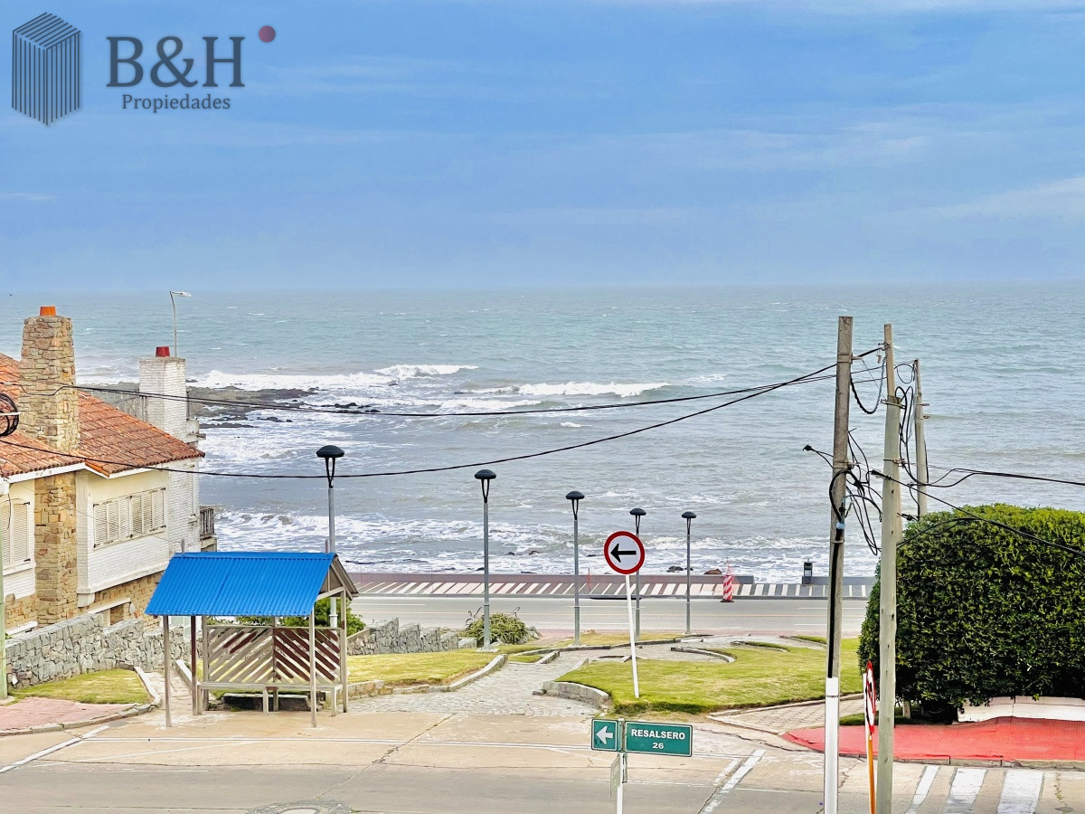 Apartamento ID.1629 - Apartamento de 2 Dormitorios en Península a Pocos Metros de Playa Brava - Venta