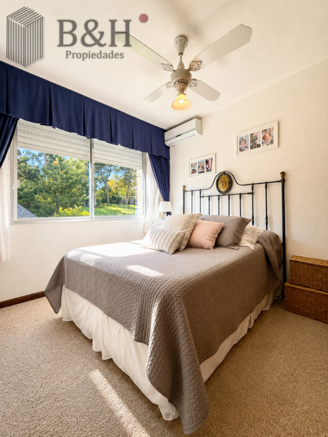 Apartamento ID.7163 - Apartamento en venta playa Mansa de 4 dormitorios y amplia terraza con parrillero propio 