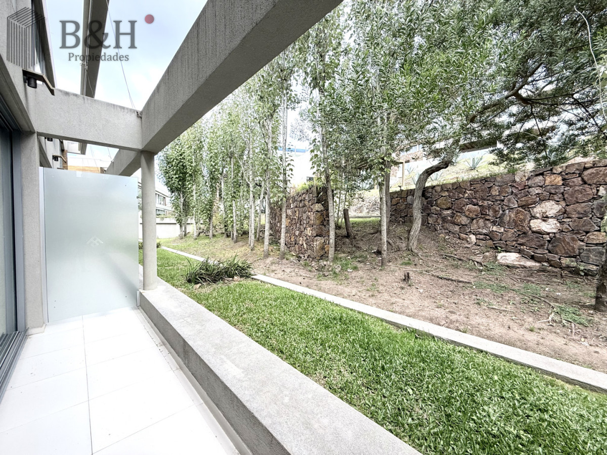 Apartamento ID.7065 - Venta de hermoso departamento de 2 dormitorios más parrillero en Punta Ballena 