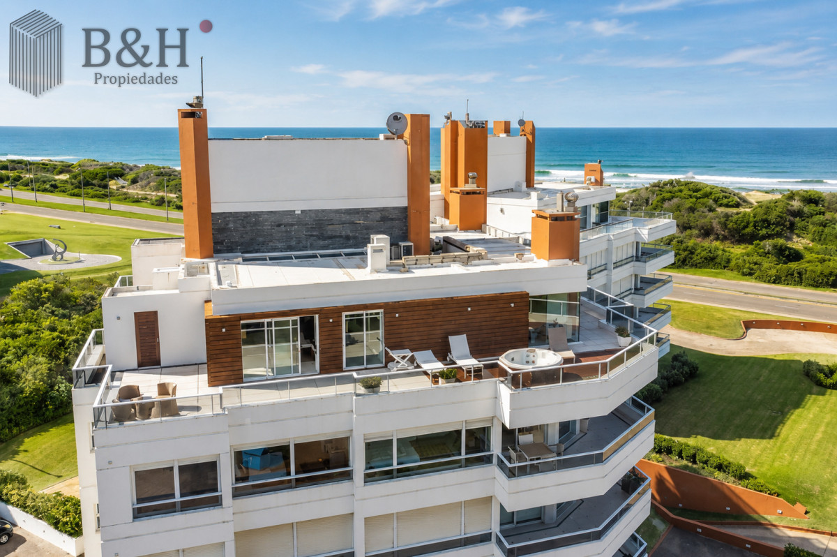 Apartamento ID.7942 - Exclusivo Penthouse de 6 Dormitorios y Barbacoa en Venta Frente al Mar, Rincón del Indio Punta del Este