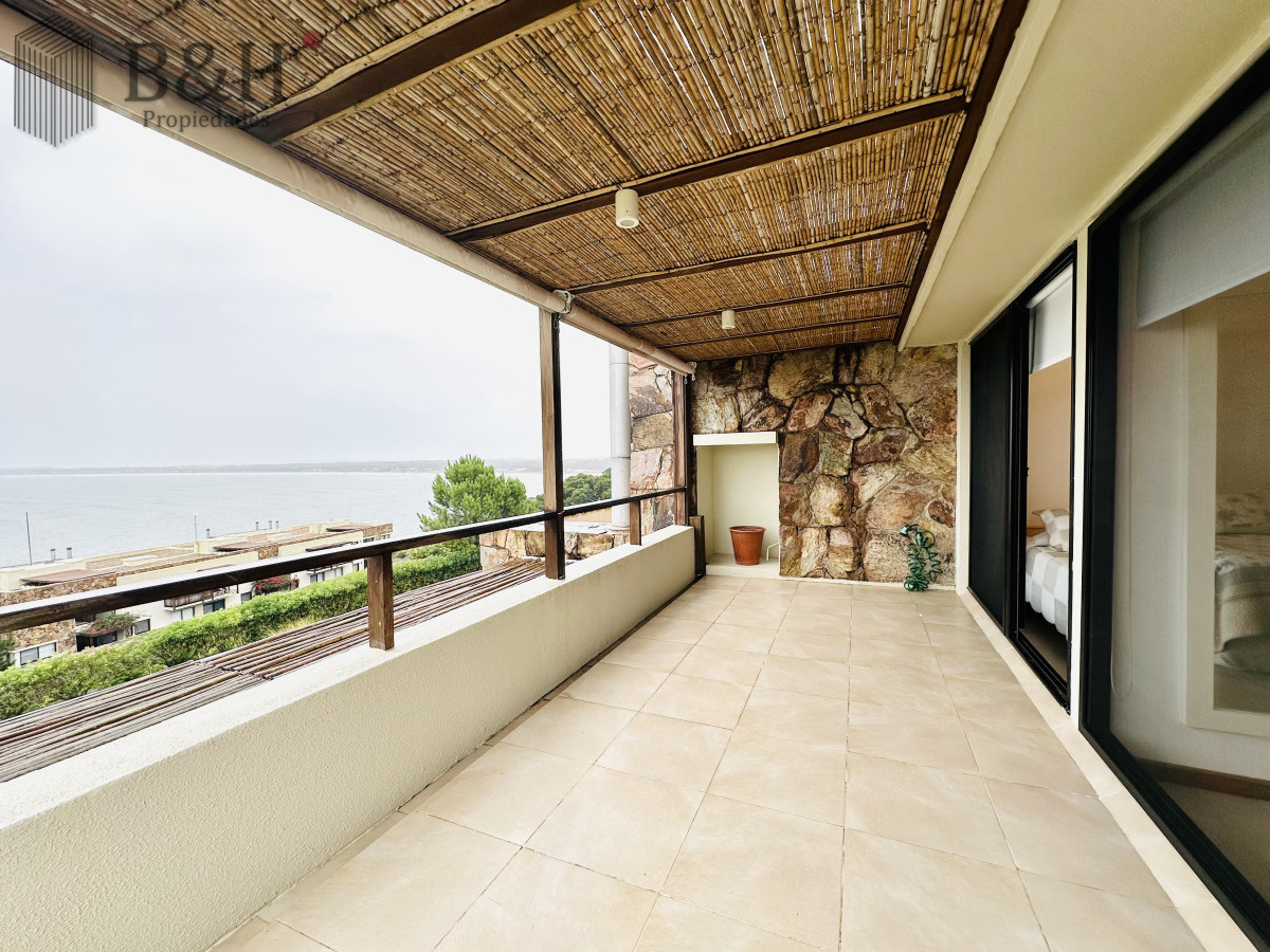 Apartamento ID.6472 - Excelente y amplio departamento duplex en venta de 3 dormitorios mas dependencia con parrillero, Punta Ballena
