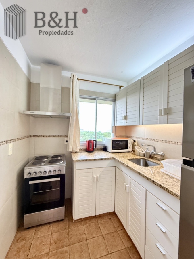 Apartamento ID.6726 - Penthouse con vista al mar en Punta del Este, 2 Dormitorios, en Alquiler Anual