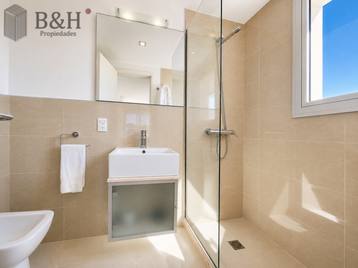 Apartamento ID.7890 - Penthouse de 3 Dormitorios con Barbacoa en Primera Línea del Mar, Playa Brava Punta del Este