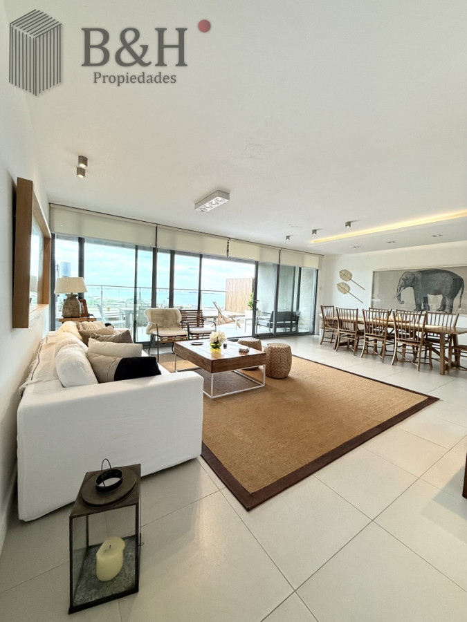 Venta de hermoso departamento de 2 dormitorios más parrillero en Punta Ballena  - BYH7065A