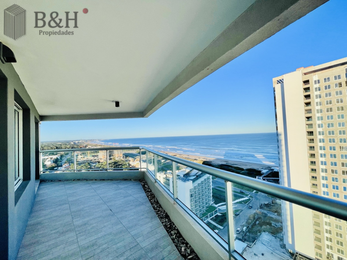 Apartamento ID.3262 - Apartamento de 3 Dormitorios y Dependencia, con Parrillero y Vista al Mar en Playa Brava, Punta del Este 