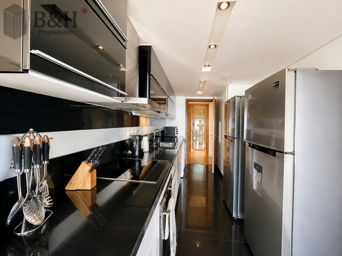 Apartamento ID.7925 - Moderno Apartamento de 3 Dormitorios con Parrillero propio y Dependencia, Playa Brava Punta del Este