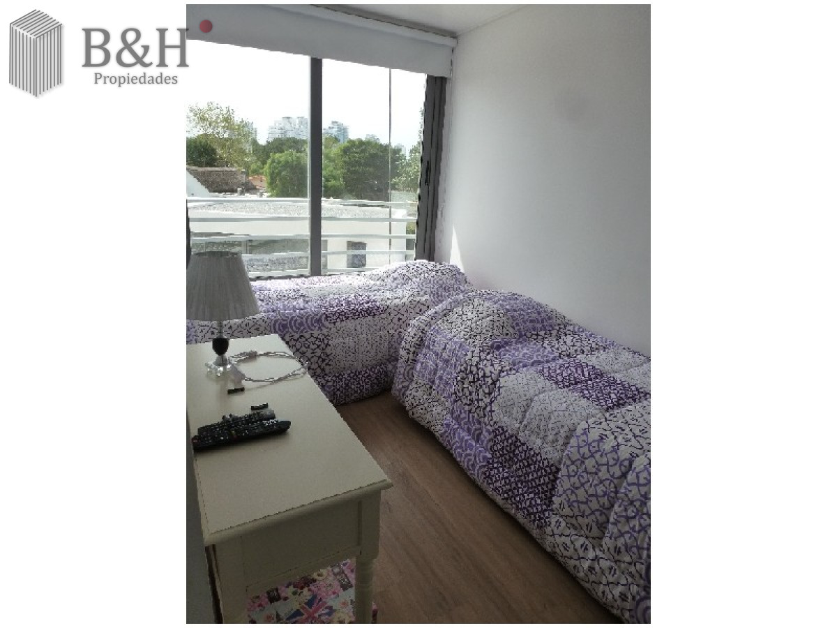 Apartamento ID.4572 - Alquiler temporal de apartamento de dos dormitorios con dos baños en Playa Mansa, Punta del Este