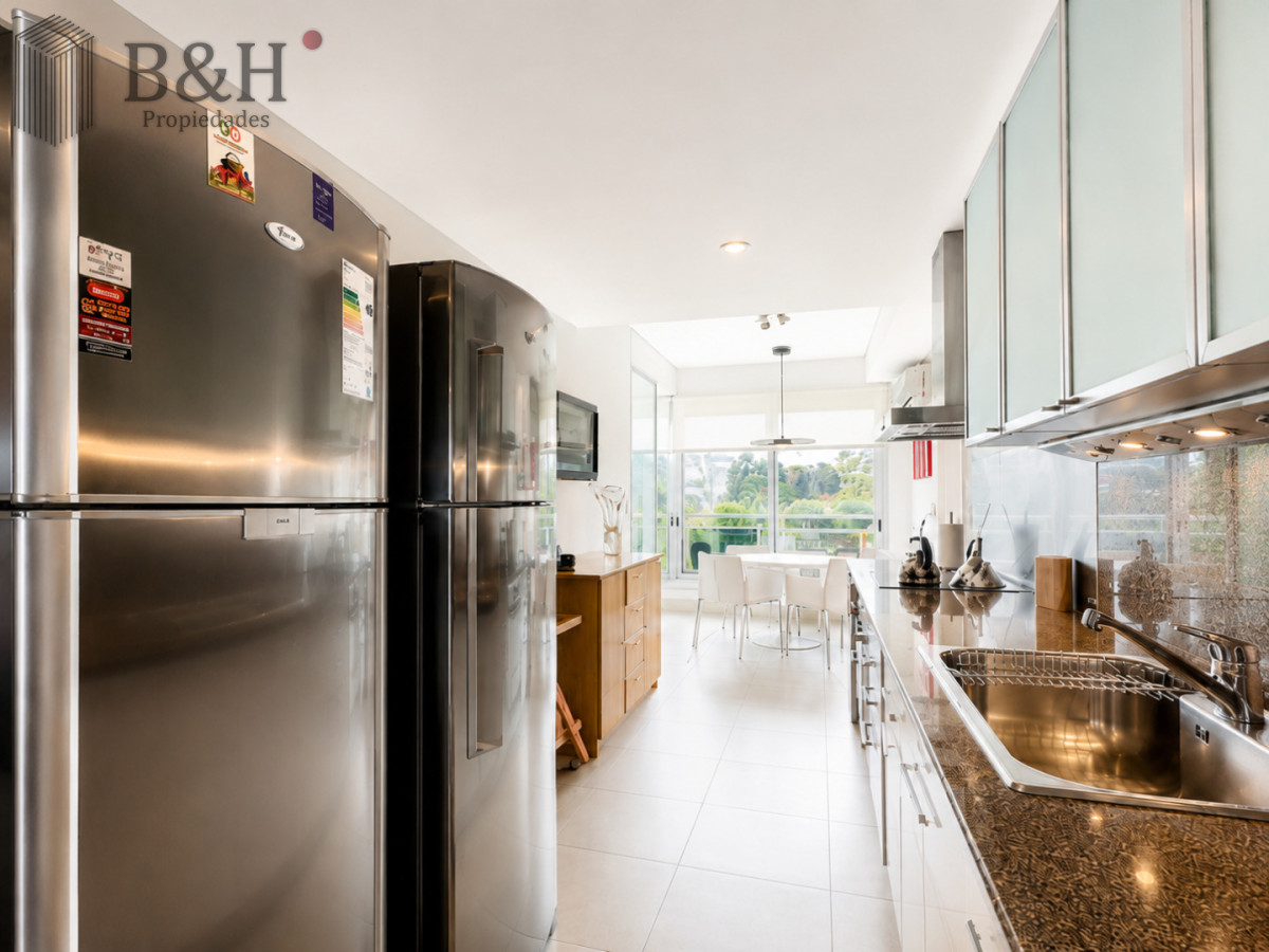 Apartamento ID.2690 - Oportunidad en Venta y Alquiler temporal de maravilloso departamento esquinero en Torre Le Parc, Playa Brava, Punta del Este