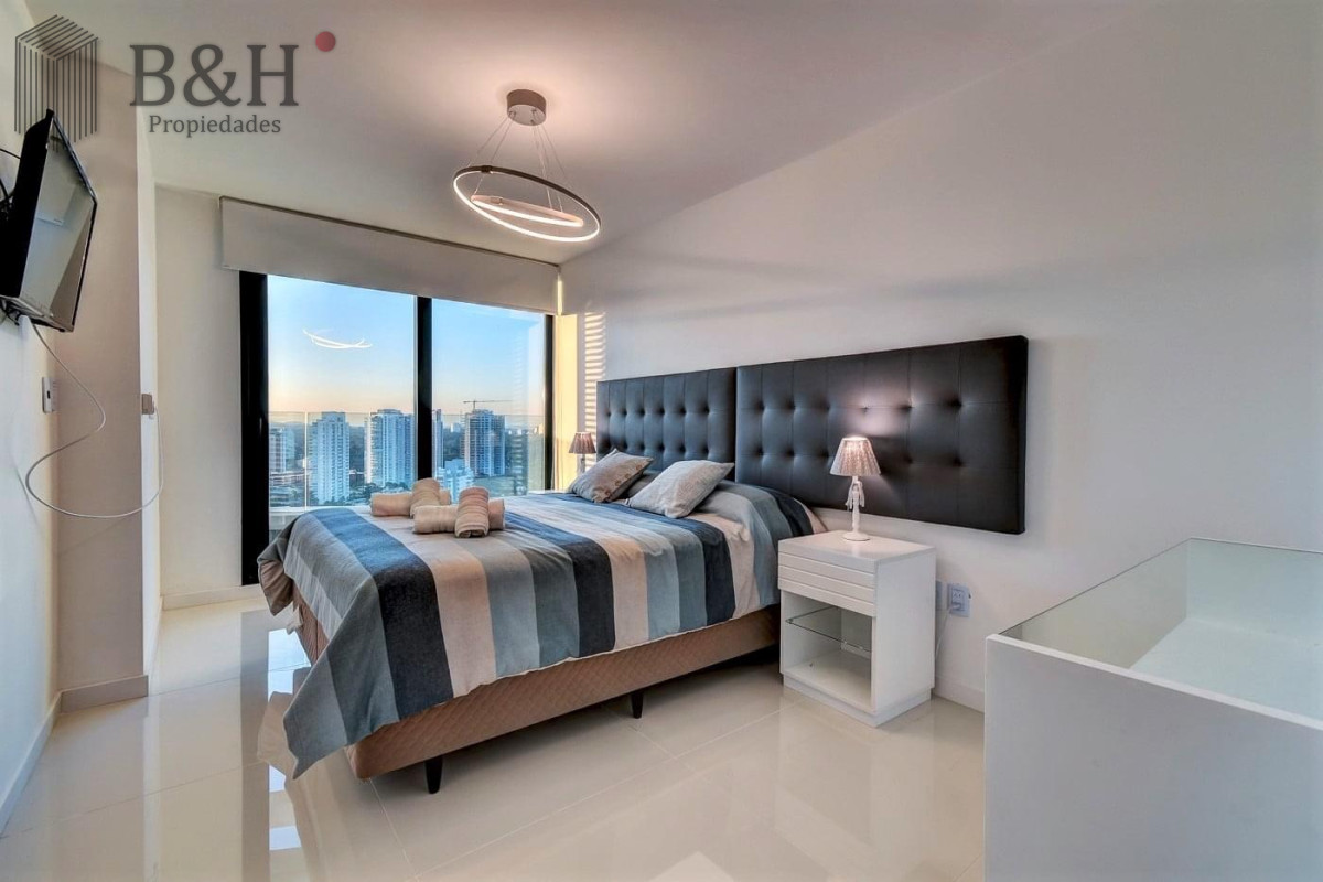 Apartamento ID.1241 - Alquiler temporario de apartamento de dos dormitorios con dos baños a pasos de la Playa y centro comercial, Punta del Este