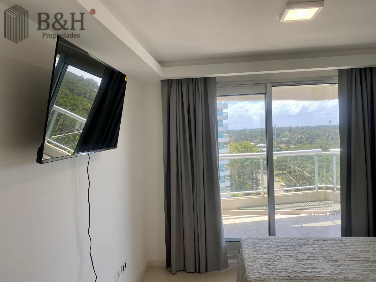 Apartamento ID.5766 - Moderno Departamento de 3 Dormitorios con Parrillero y vista al Mar en Playa Brava