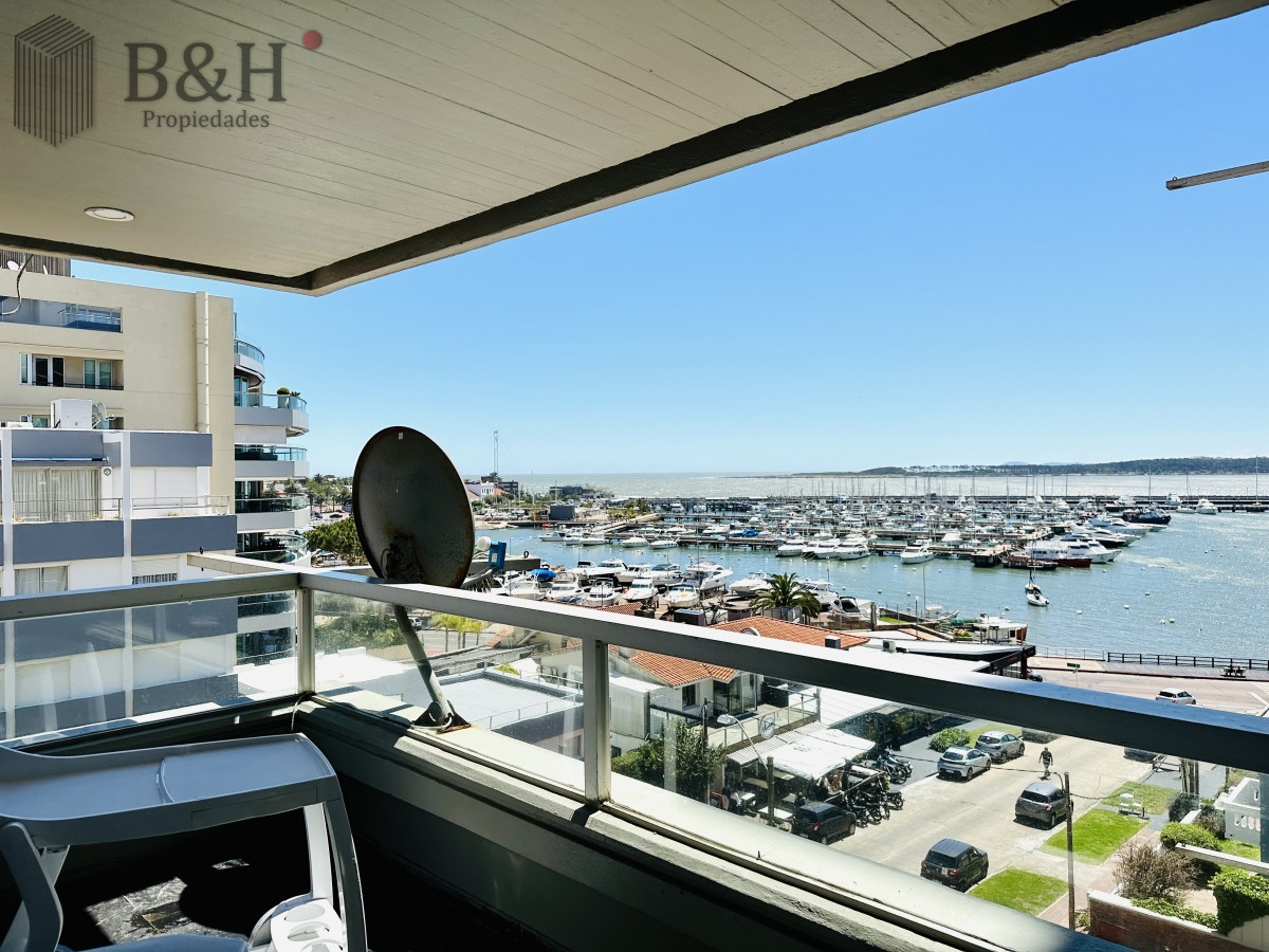 Apartamento ID.1487 - Venta y alquiler temporario de apartamento de gran metraje con tres dormitorios mas dependencia de servicio en Peninsula de Punta del Este