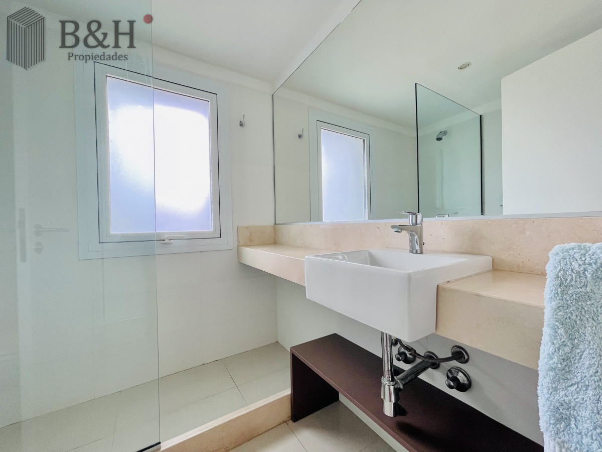 Apartamento ID.350 - Apartamento de 3 Dormitorios y Parrillero Frente al Mar, Playa Mansa