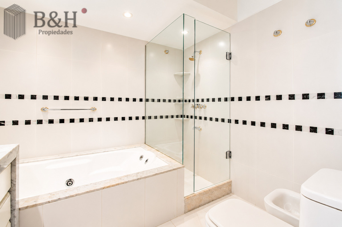 Apartamento ID.7942 - Exclusivo Penthouse de 6 Dormitorios y Barbacoa en Venta Frente al Mar, Rincón del Indio Punta del Este