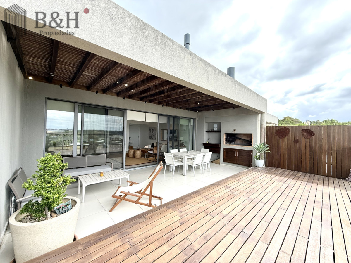 Apartamento ID.7065 - Venta de hermoso departamento de 2 dormitorios más parrillero en Punta Ballena 
