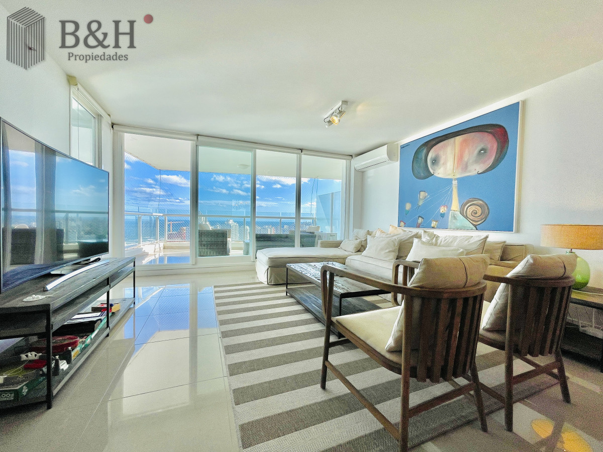 Apartamento ID.4465 -  Exclusivo Penthouse de 3 Dormitorios con Vistas panorámicas a Playa Brava, en Venta