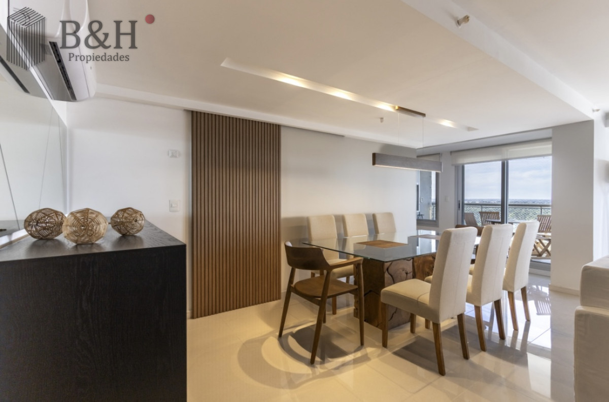 Apartamento ID.5441 - Moderno Penthouse con Vista al Mar, en Playa Brava, 3 Dormitorios con Parrillero y Dependencia de servicio