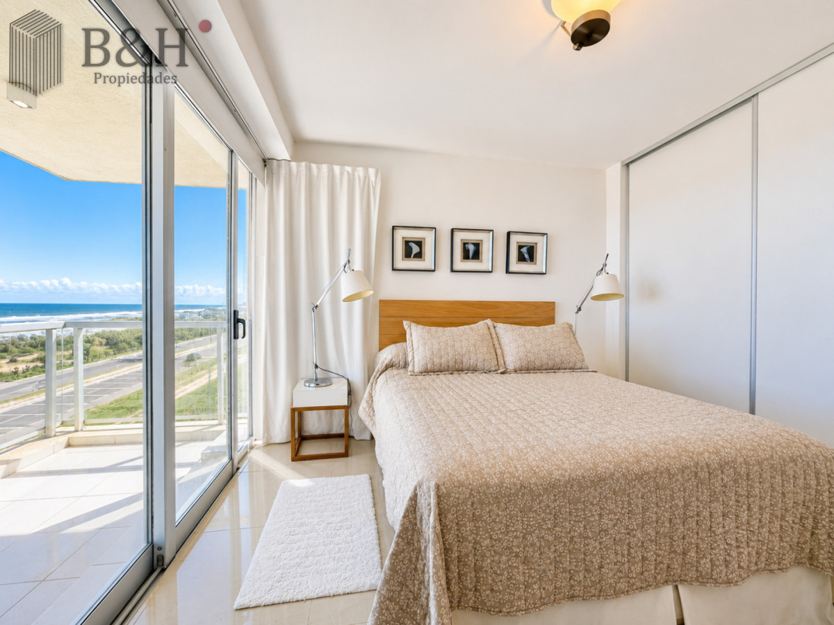 Apartamento ID.7890 - Penthouse de 3 Dormitorios con Barbacoa en Primera Línea del Mar, Playa Brava Punta del Este