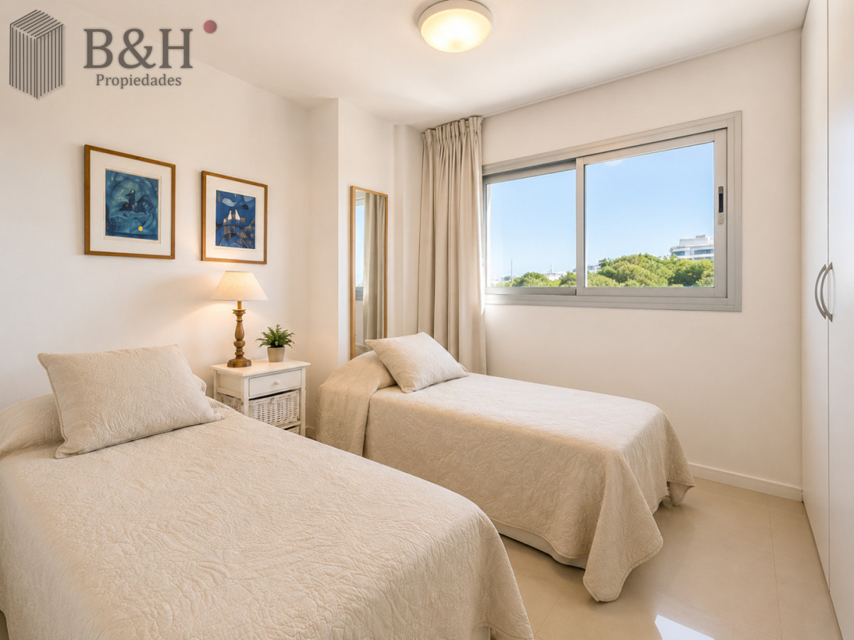 Apartamento ID.7480 - Apartamento de 3 Dormitorios en Primera Línea del Mar, Playa Brava Punta del Este