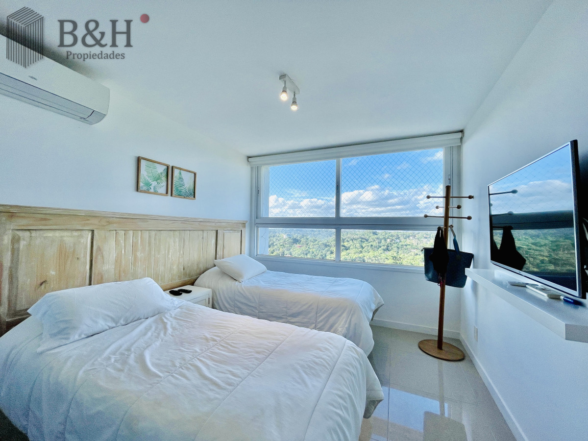 Apartamento ID.4465 -  Exclusivo Penthouse de 3 Dormitorios con Vistas panorámicas a Playa Brava, en Venta